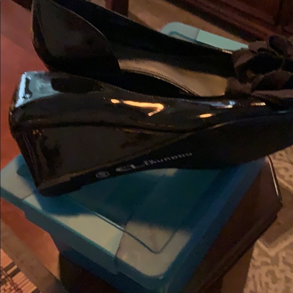 Shoes - Picture 4 of 5